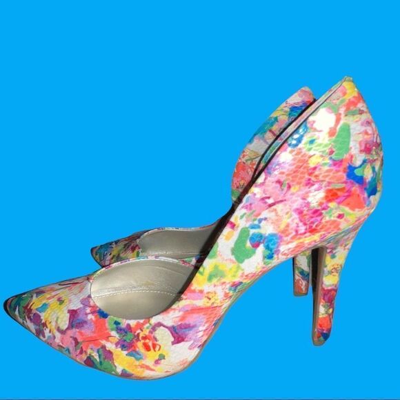 Ana! Next to new! Super nice pleasingly floral design with snake skin look! - Picture 4 of 7